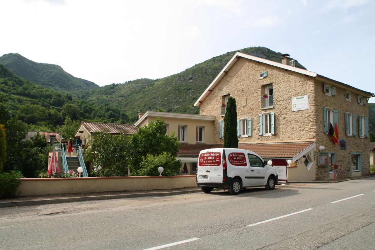 La Petite Auberge De Niaux Экстерьер фото
